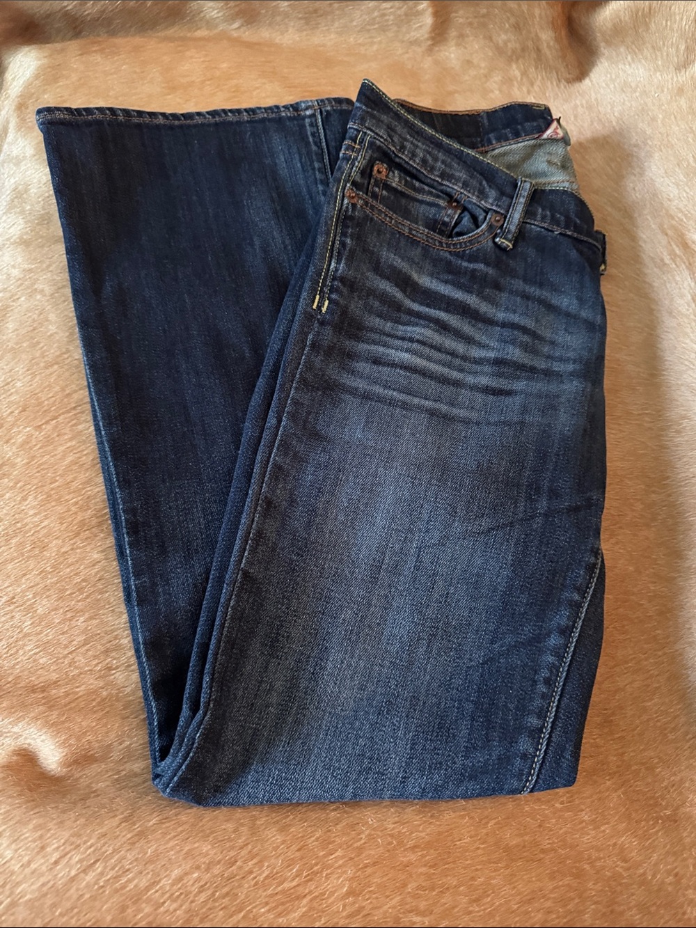 Lucky Brand Jeans. women’s Dark Wash Flared Jeans.
Size 26 inseam 29